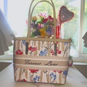 🌹REDUCED PRICE Set of 2 Forever Love Shoulderbags  Size M and L